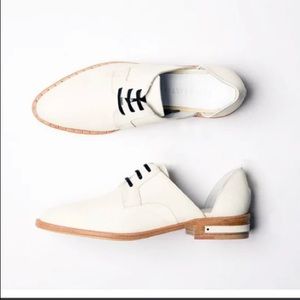 Freda Salvador Wit D’Orsay Oxford flats ivory 9.5